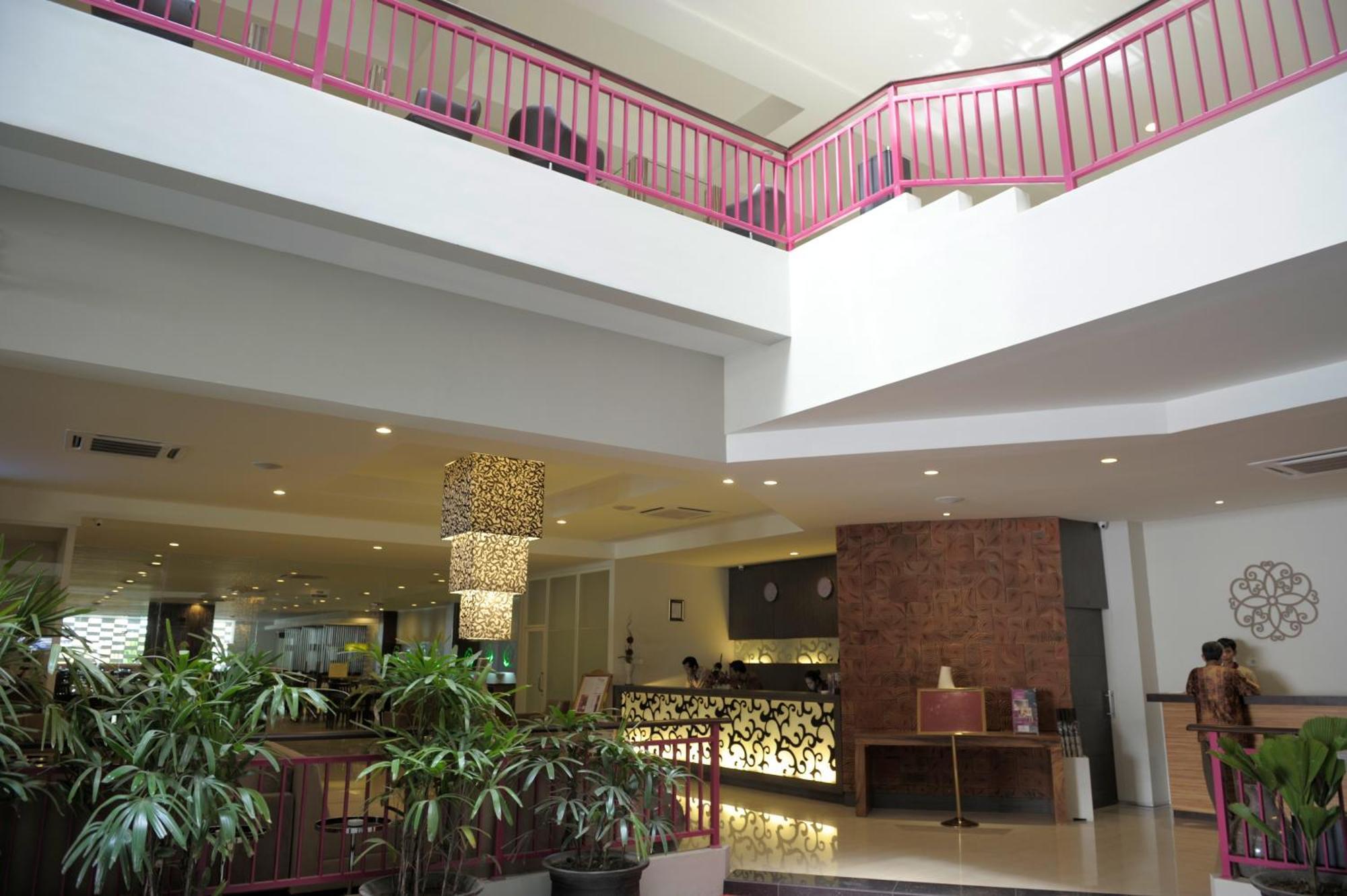 Lombok Plaza Hotel And Convention Mataram Exterior foto